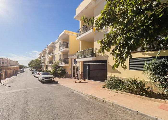 Nuevo Con Piscina Y Parking En La Playa