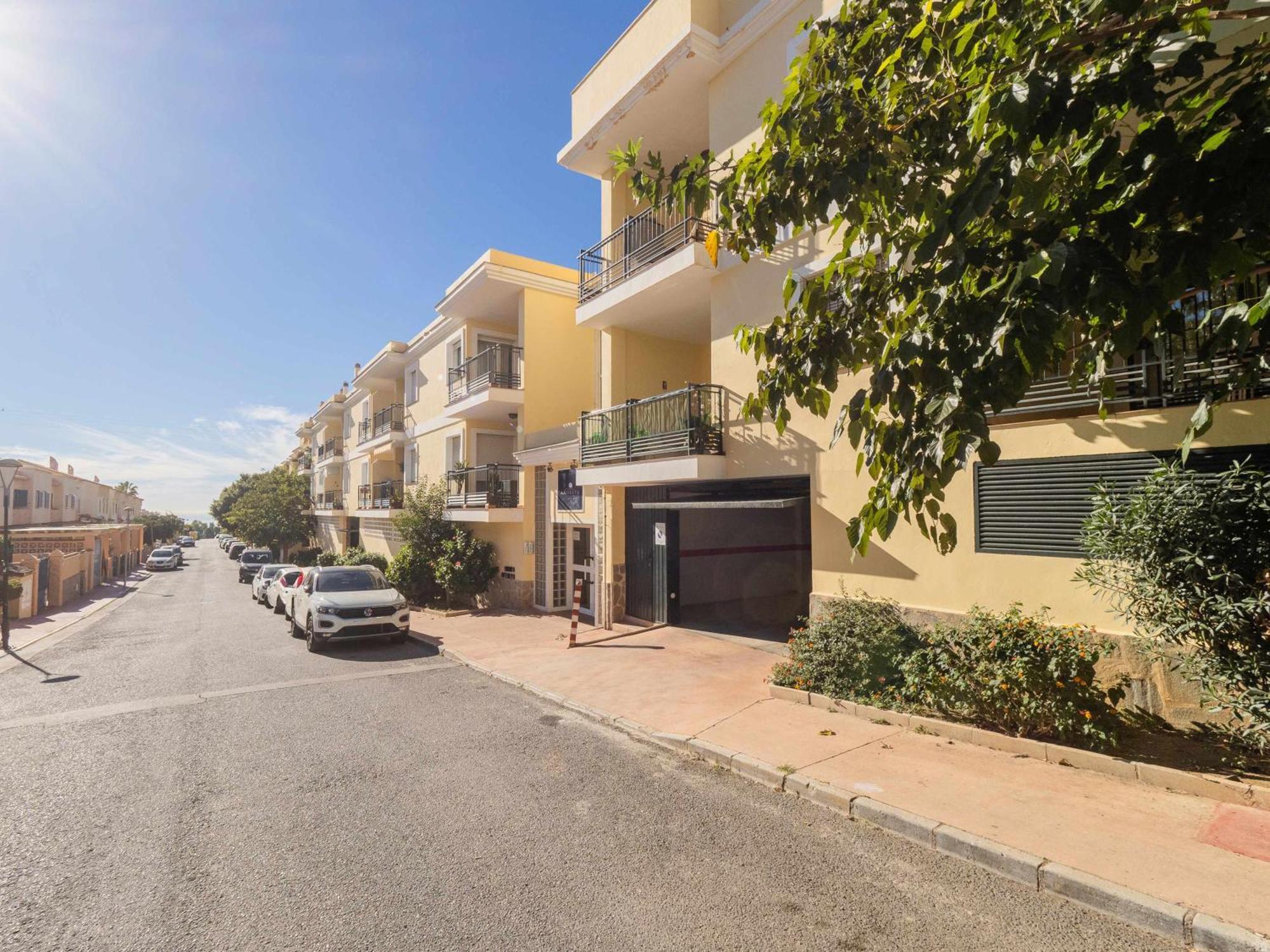 Nuevo Con Piscina Y Parking En La Playa